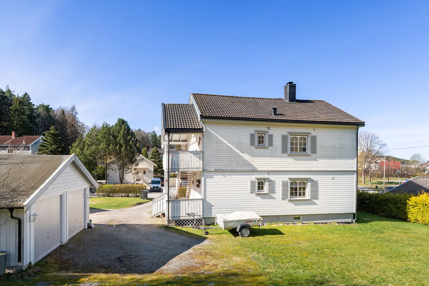 Stor og romslig tomannsbolig med fin beliggenhet i Knardal - kort vei til byen - svært gode solforhold - dobbel garasje! photo 3