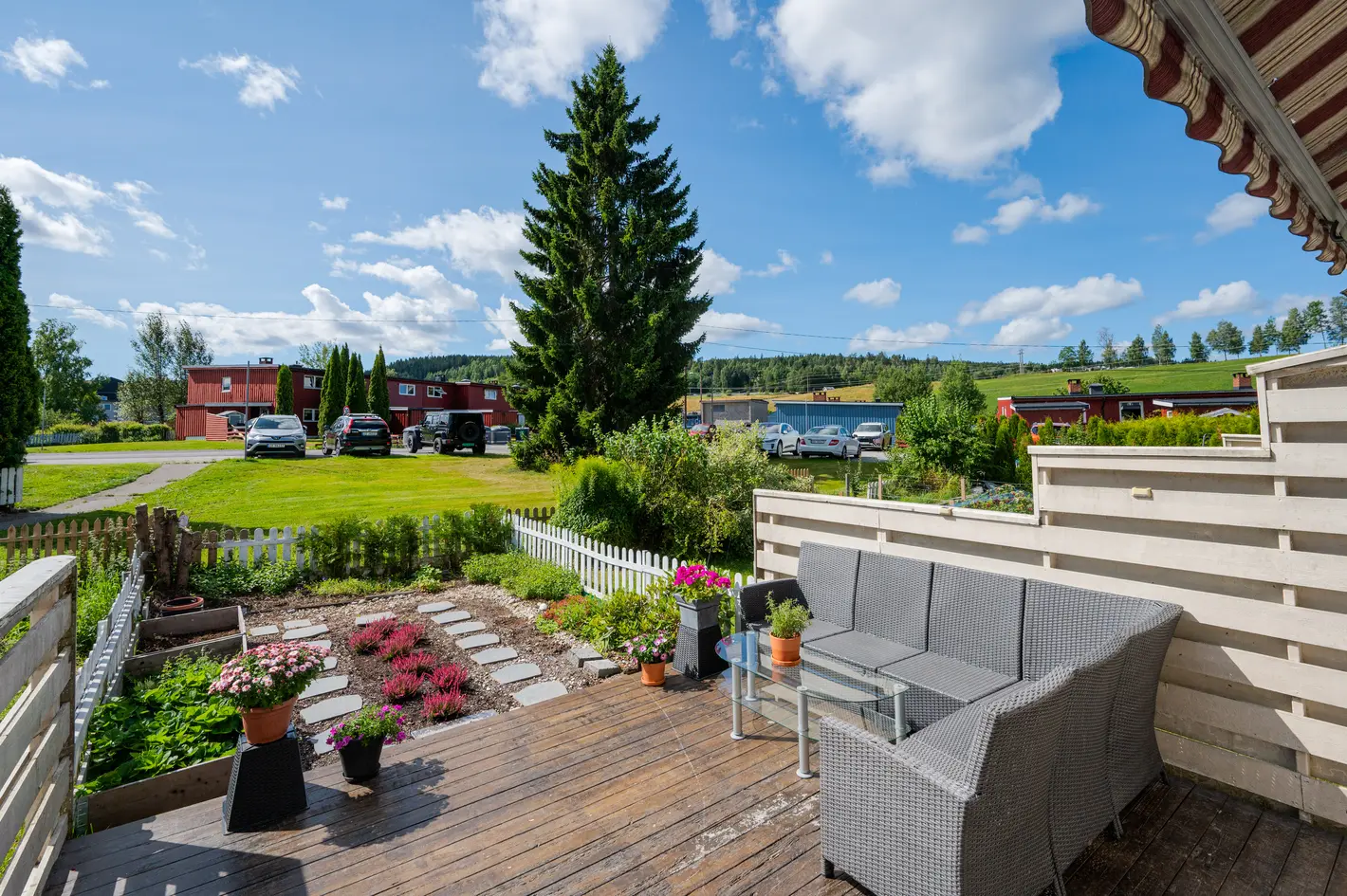 Rekkehus over 3 plan med familievennlig planløsning | Kjøkken 2017 | Garasje m/ elbillader | Stor terrasse og uteplass photo 2