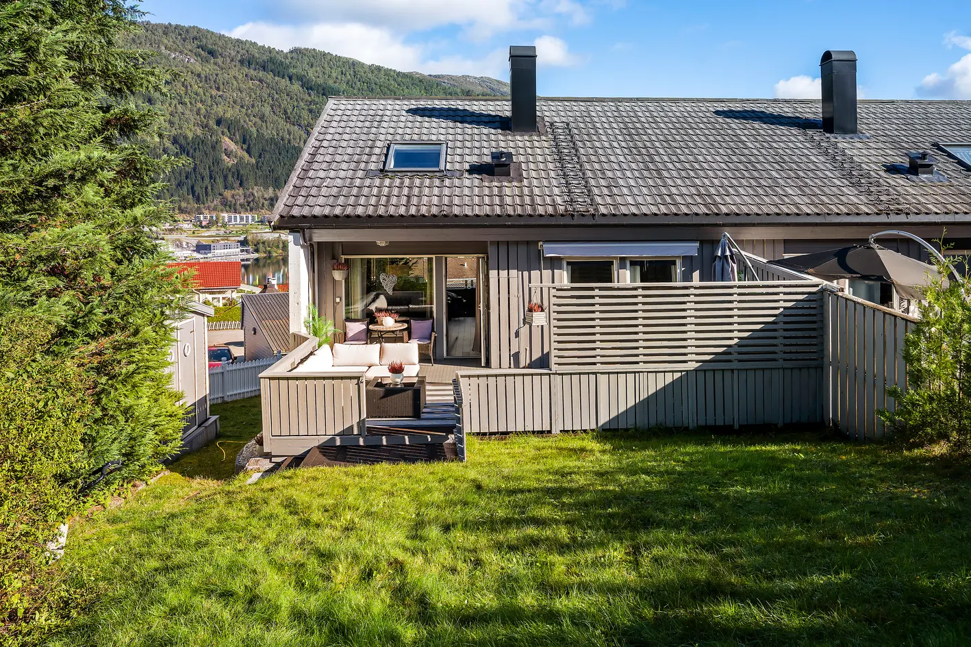 Innholdsrikt enderekkehus | 4 soverom | 2 stuer | Kjøkken fra 2020 |  Garasje
