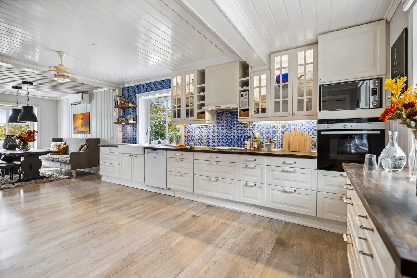 Stor familieeiendom på 2,2 mål | 199 kvm bolig, anneks og 154 kvm terrasser – kort vei til det meste photo 4