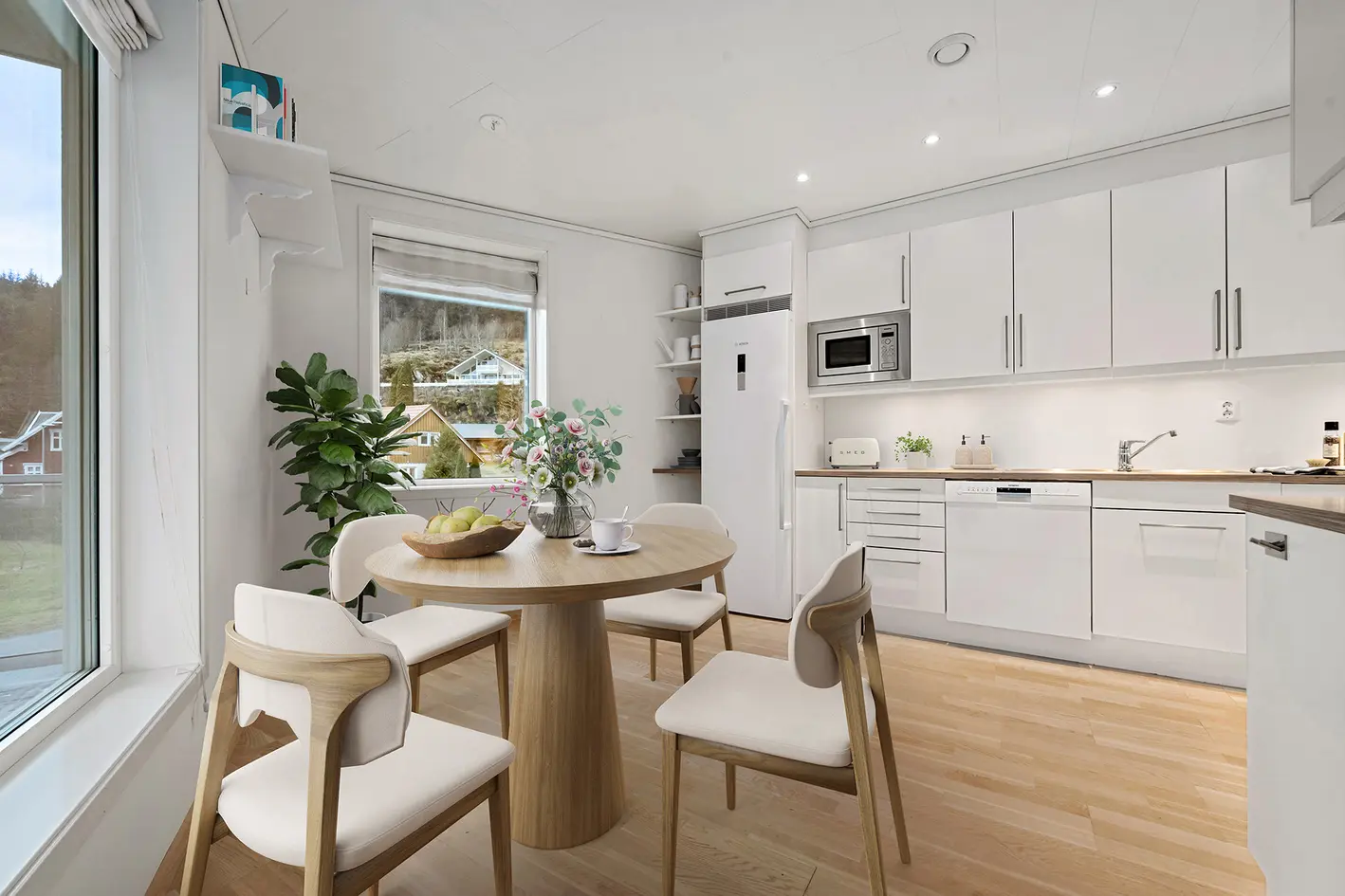 NY PRIS!  Flott 4-roms leilighet i Naustdal sentrum | Heis | Garasje | 60 kvm terrasse | Vannbåren varme photo 4