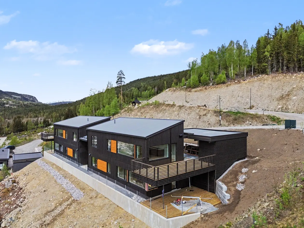 3 AV 4 SOLGT! Siste leilighet – innflytningsklar 3-roms med flott utsikt og gode solforhold photo 2