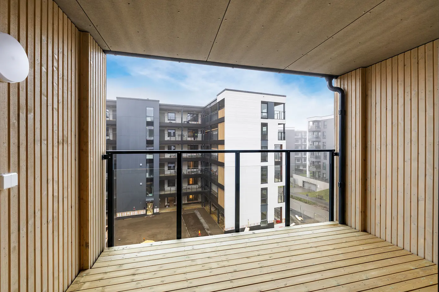 Romslig og moderne 2-roms med vestvendt balkong og flott utsyn mot skogholt! Ferdigstilt i 2024! Ákonto varmtv./fyr. ink photo 2
