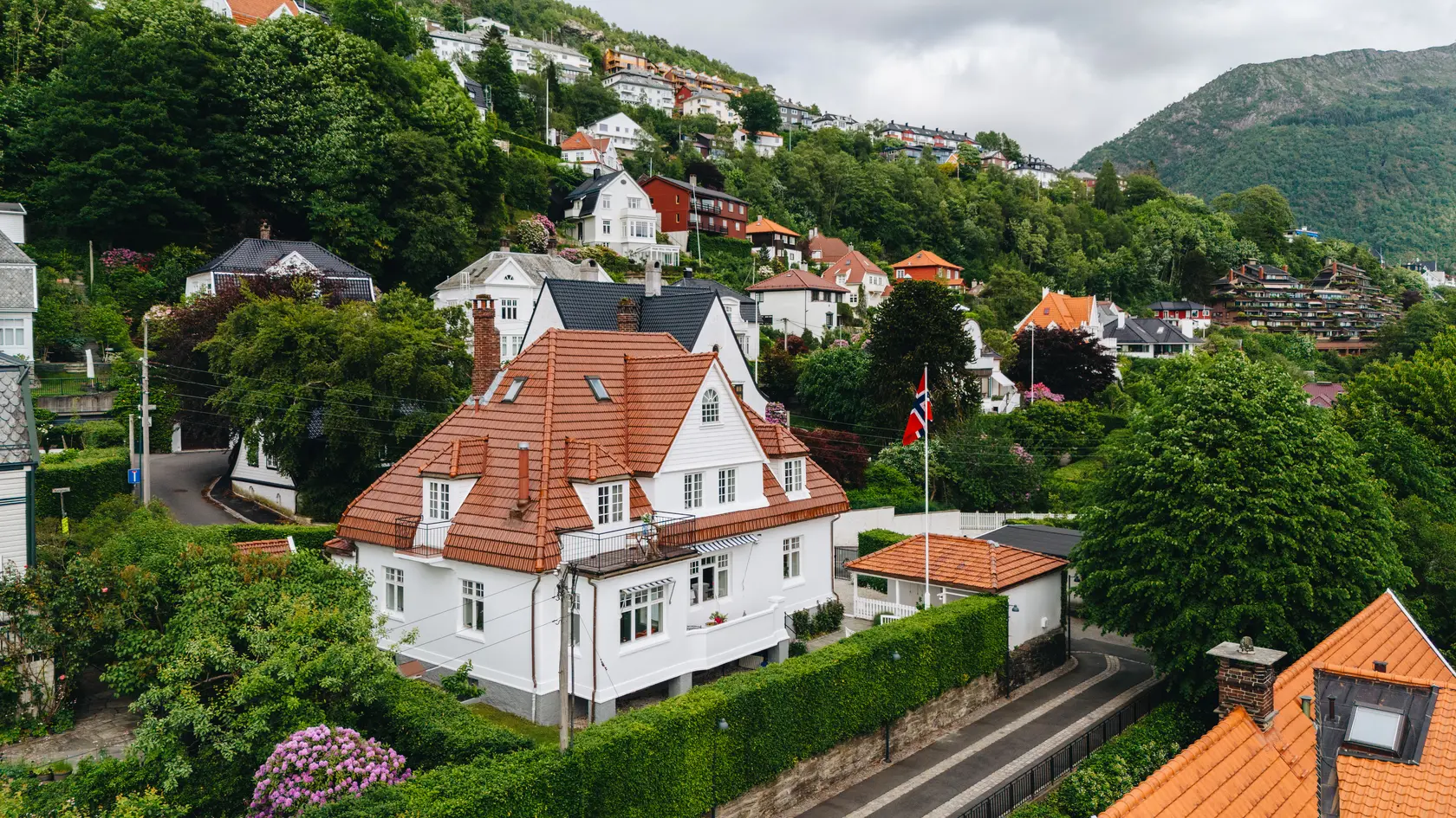 Herskapelig enebolig med sentrumsnær beliggenhet!