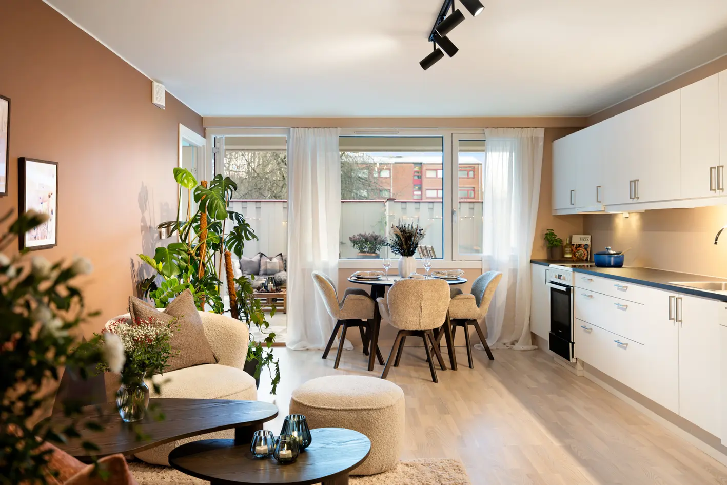 Lys og stilren 3-roms hjørneleilighet med god standard | Solrik markterrasse på 32 kvm | Garasjeplass | Rett ved marka photo 5