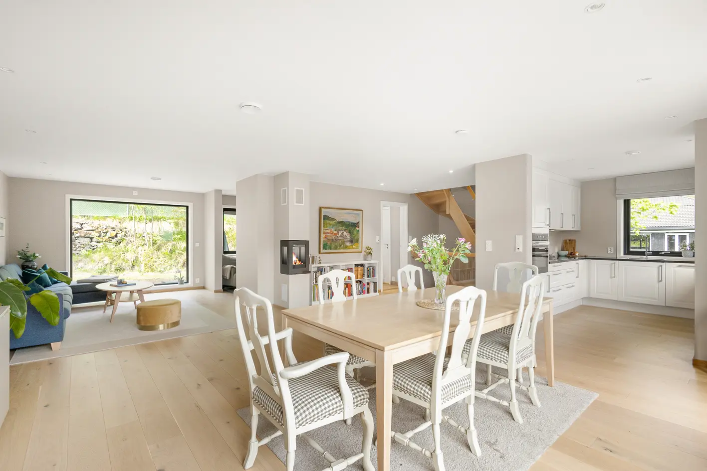 Moderne enebolig fra 2023 – 4 soverom samlet – skjermet og barnevennlig hage - dobbelgarasje – 4 min til T-bane photo 2
