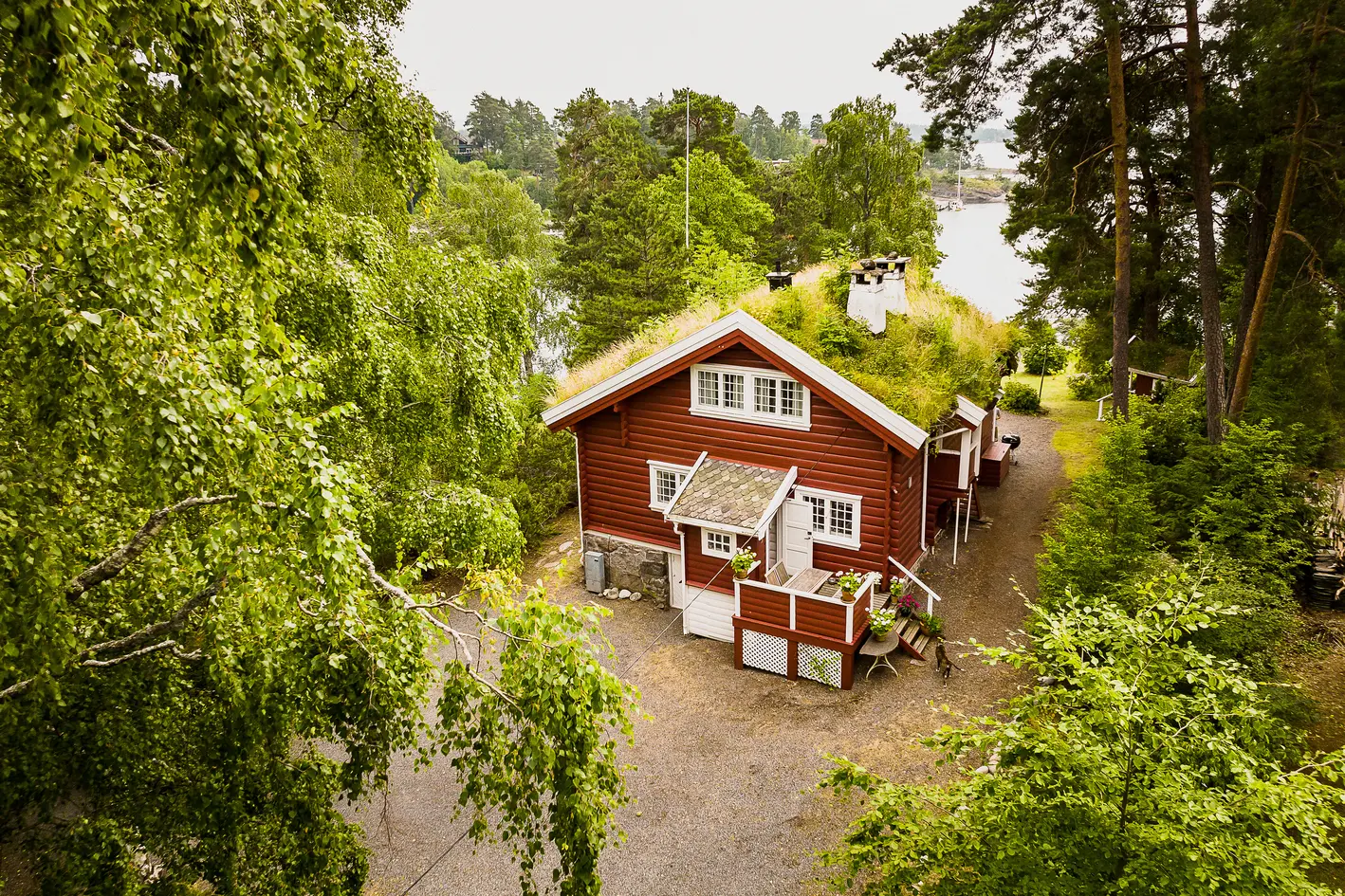 Usjenert strandeiendom på Landøya - Flott utsikt - To hus brygge, badehus og stor tomt photo 5