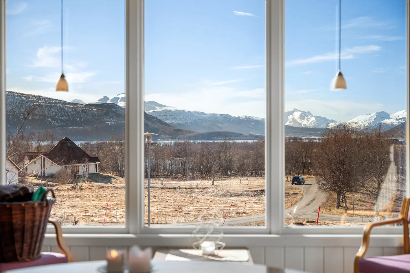 NY PRIS | Innholdsrik bolig m/utleiemuligheter | Strålende utsikt | Oppgradert 2016/17 | 3 stk carport | Nært turområde photo 2