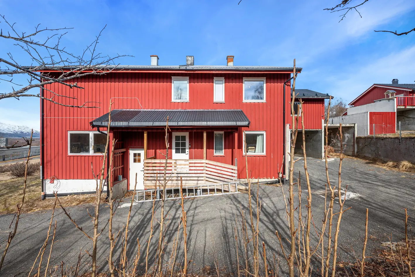 NY PRIS | Innholdsrik bolig m/utleiemuligheter | Strålende utsikt | Oppgradert 2016/17 | 3 stk carport | Nært turområde photo 3