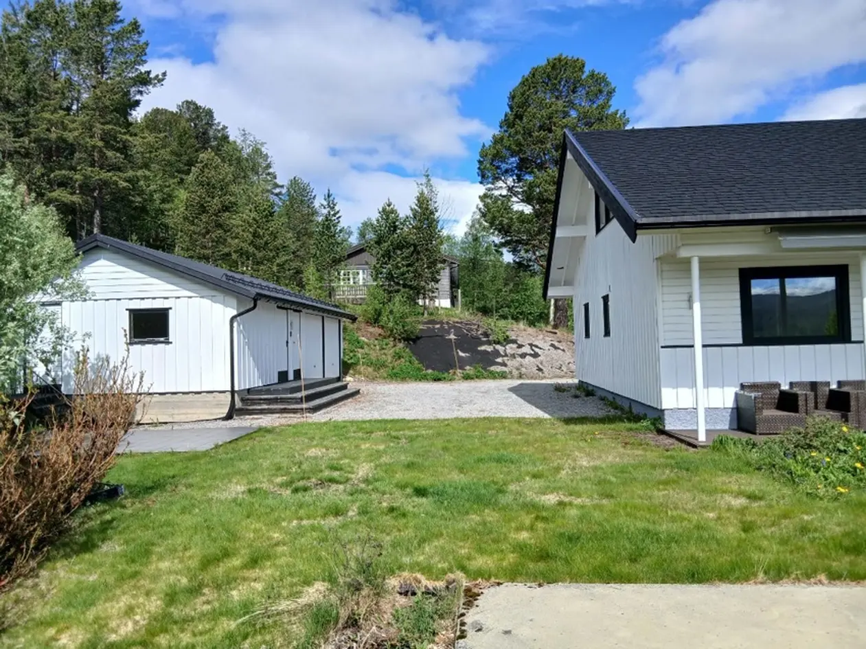 Flott, stort og solid hus med meget god beliggenhet. Våkne opp til en fantastisk utsikt. Dobbelgarasje. Nydelig hage. photo 2