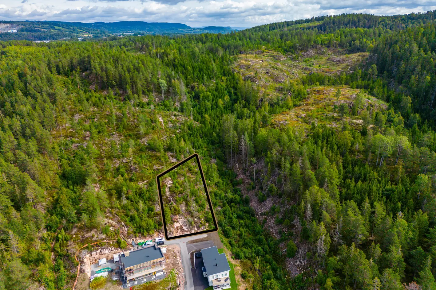 Utsiktstomt på drøye 1,2 mål i naturskjønne omgivelser - Rolig og barnevennlig - Mulighet for 2-mannsbolig - BYA 25%. photo 4