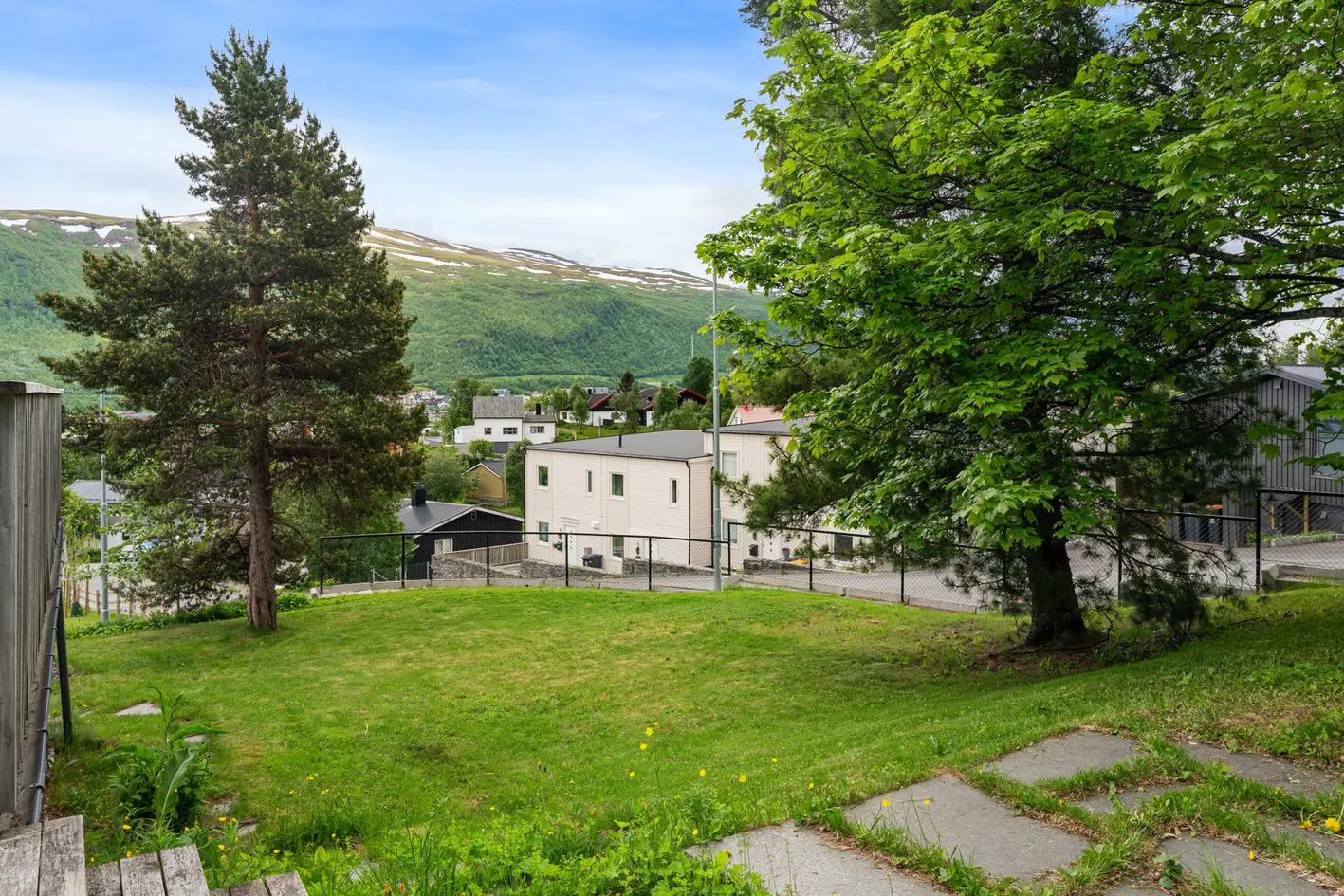 Påkostet villaeiendom med stor hage, leilighet og garasje | Hjørne og utsiktstomt !! photo 5