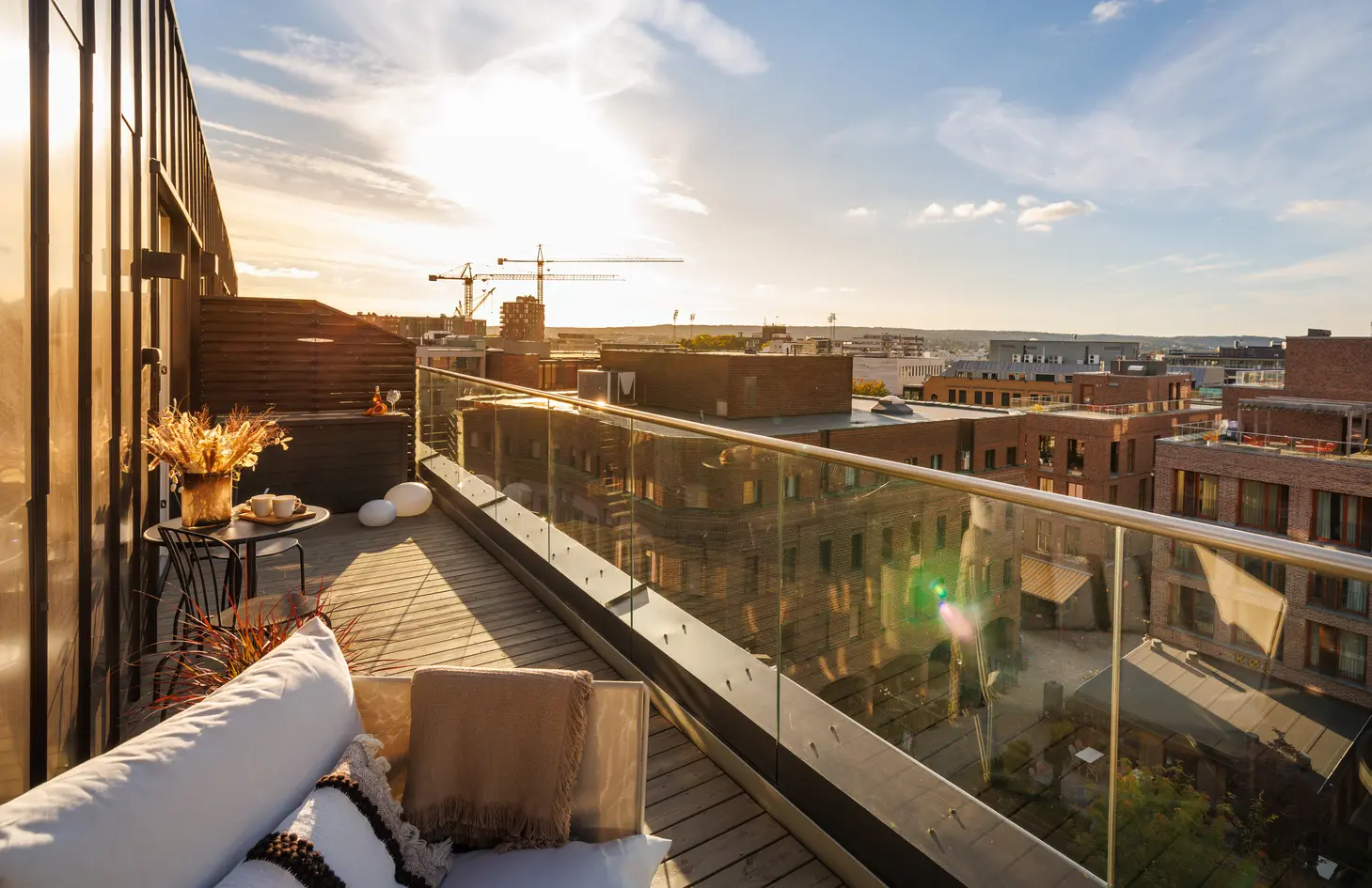 Elegant toppleilighet i sentrum - høy standard og 17 kvm terrasse med fenomenal utsikt photo 2