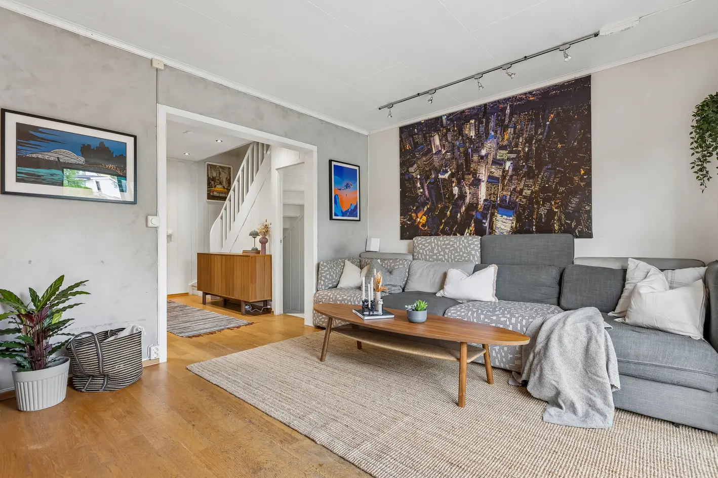 Familievennlig rekkehus med 3 sov, flott stue og 2 bad | Solrik terrasse på hele 50 m² | Garasje og p-plass m/elbillader - More