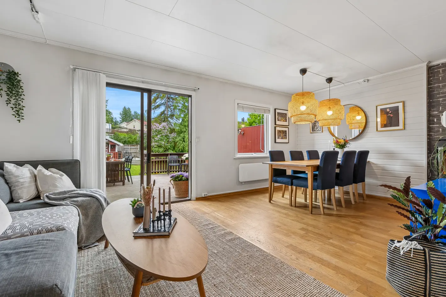 Familievennlig rekkehus med 3 sov, flott stue og 2 bad | Solrik terrasse på hele 50 m² | Garasje og p-plass m/elbillader