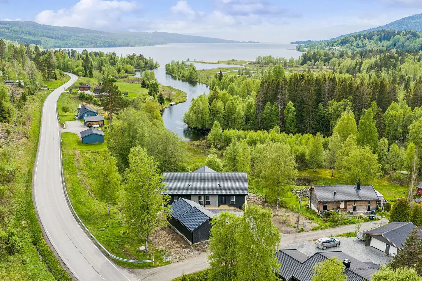 Nyoppført 1/2 -part av tomannsbolig nært Hurdal sentrum! Dobbelgarasje | Varmepumpe | To inngangsdører | Moderne photo 5