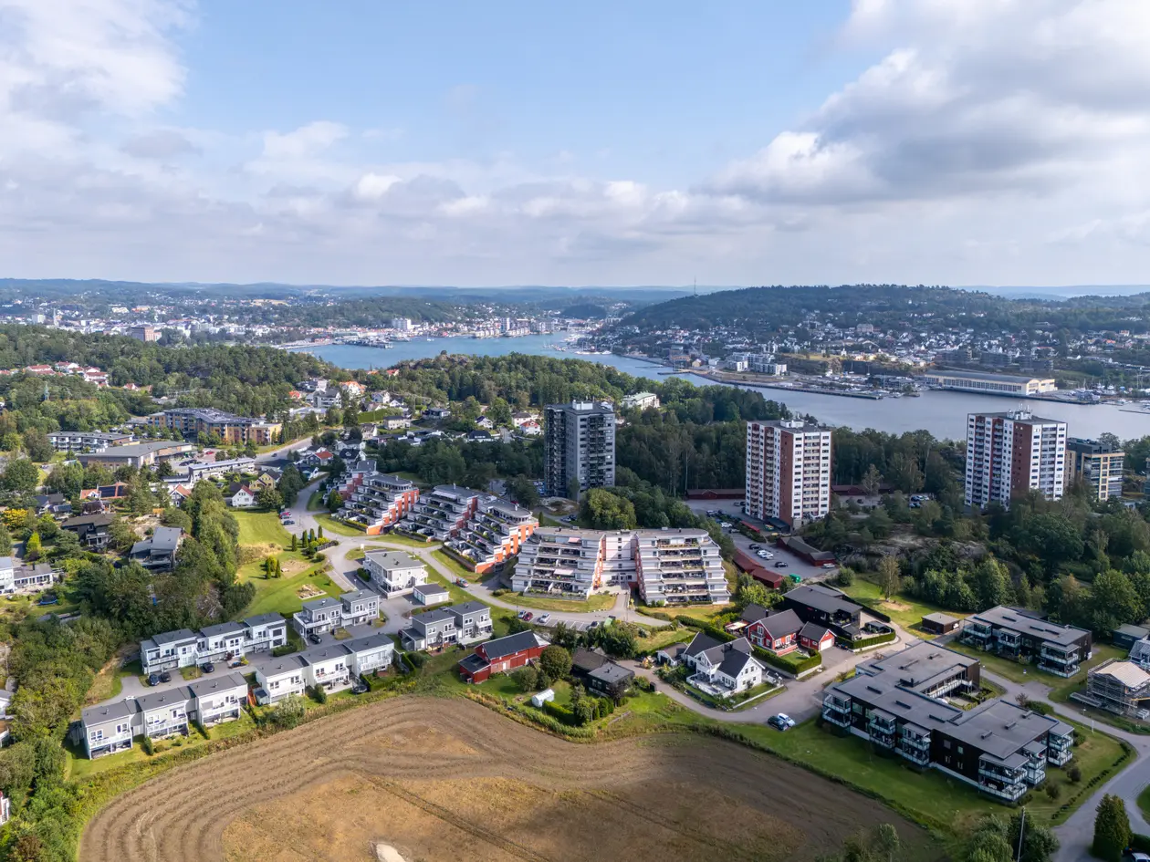 Idyllisk og landlig med god intern beliggenhet | Enebolig og låve | Stort jorde på ca. 11,6 dekar m/ driveplikt | MÅ SES photo 2