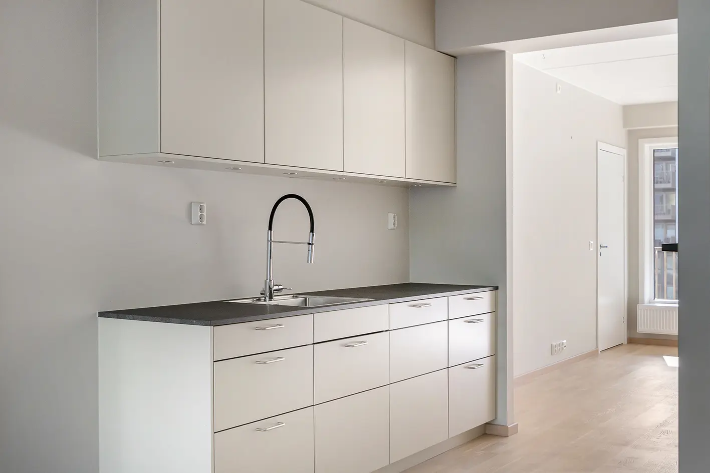 Gjennomgående 3-roms leilighet med høy standard og meget gjennomtenkt planløsning! Garasjeplass. 2 balkonger. Heis. - More