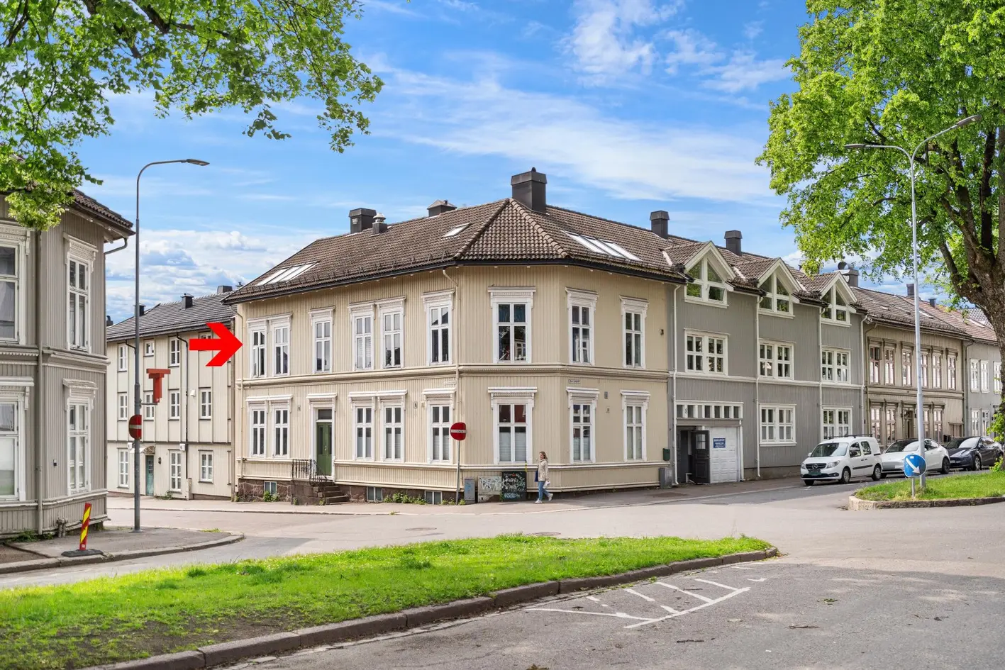 Oppgradert (2021) & pen 3-romsleilighet i 2.etg. m/garasjeplass & lader | MIdt i byen | Bo lettstelt og enkelt!