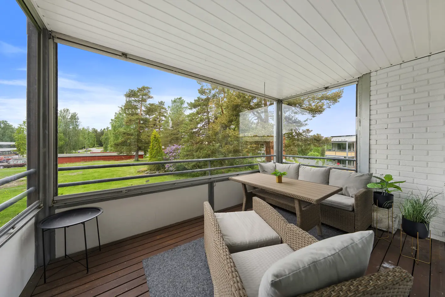 Pen og innbydende 3-roms med attraktiv og barnevennelig beliggenhet. Innglasset balkong og gode solforhold. - View 2