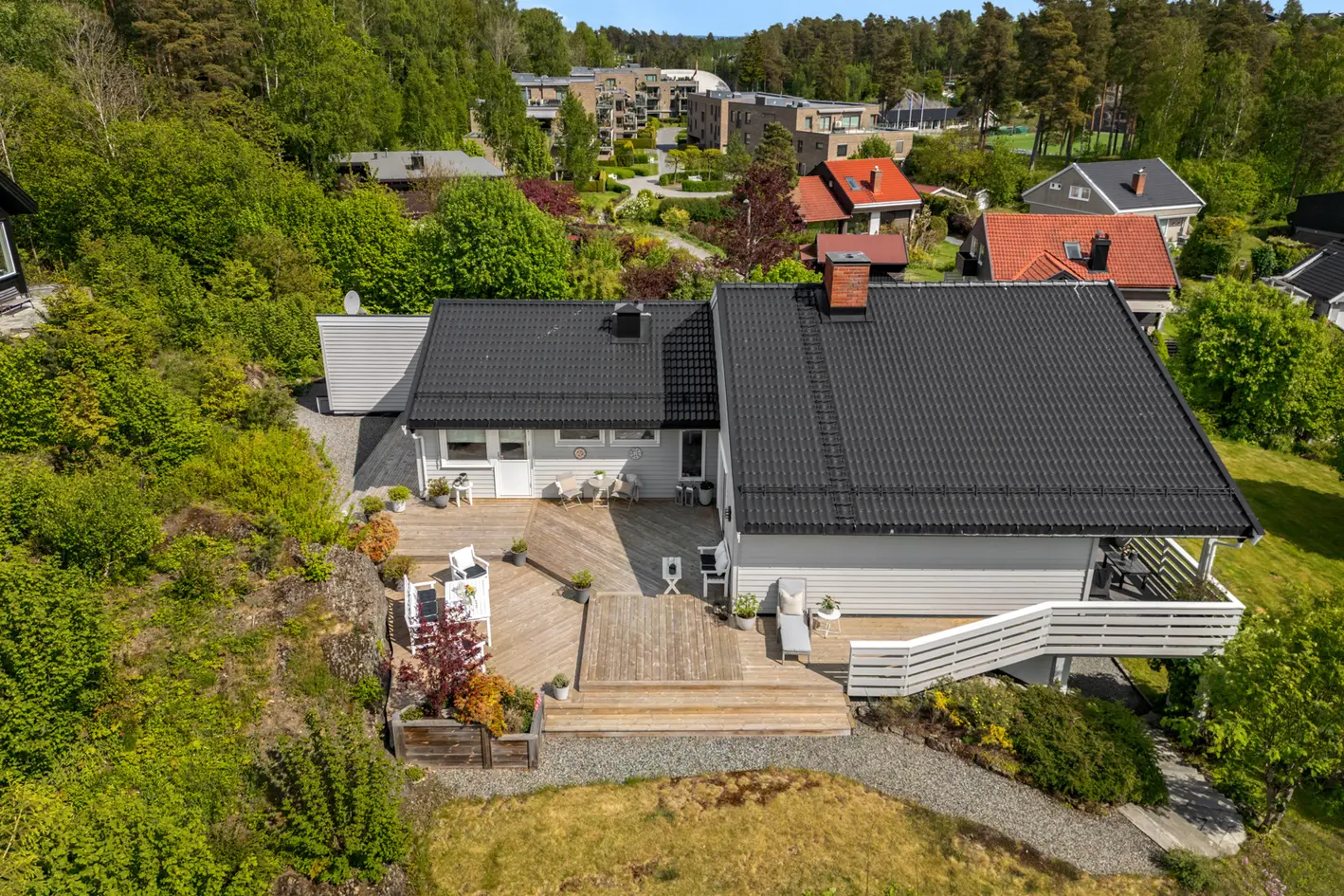 Romslig og velholdt enebolig med stor solrik veranda/terrasse, sjøutsikt og flotte turmuligheter - Perfekt for familien! photo 3