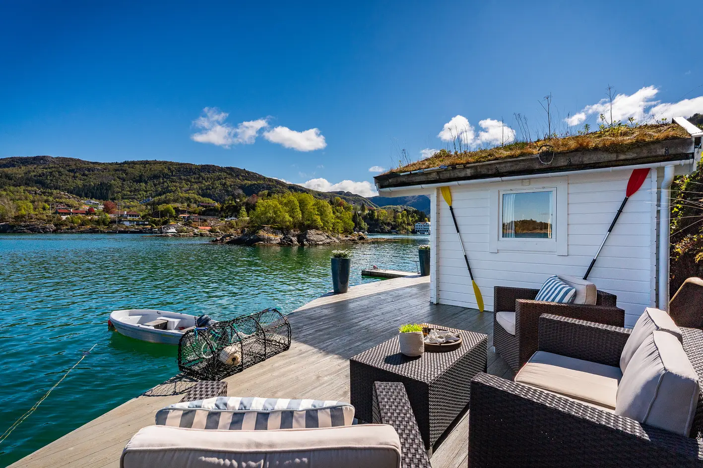 Fantastisk sjøeiendom med eget kaianlegg med sjøbu. Vidunderlig utsikt og gode solforhold. Garasje. photo 2