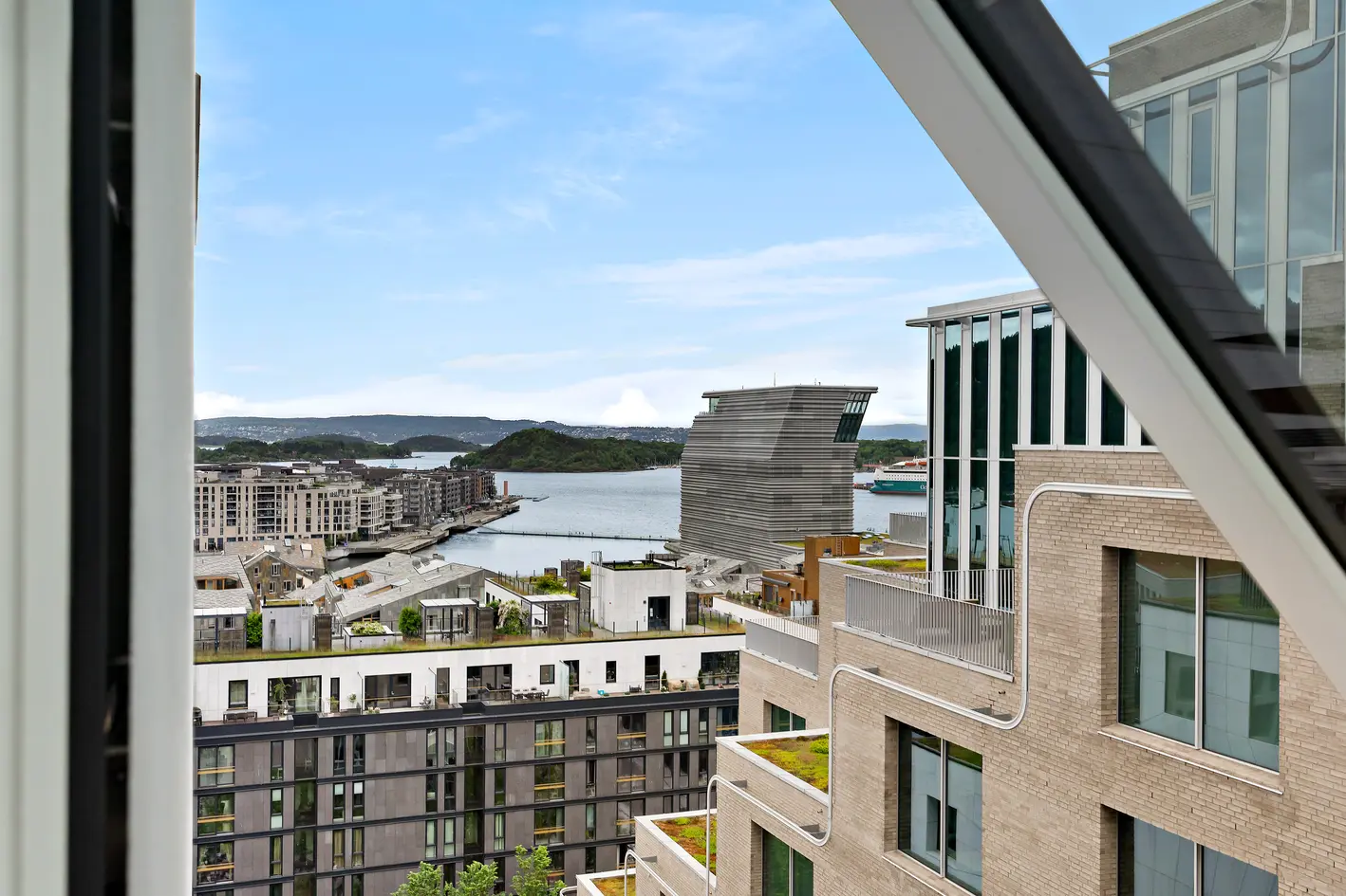 Eksklusiv og delikat 2-roms selveier i 12. etg | Høy standard | VV/fyring inkl | Heis | Prisvinnende bygg fra 2014 photo 2