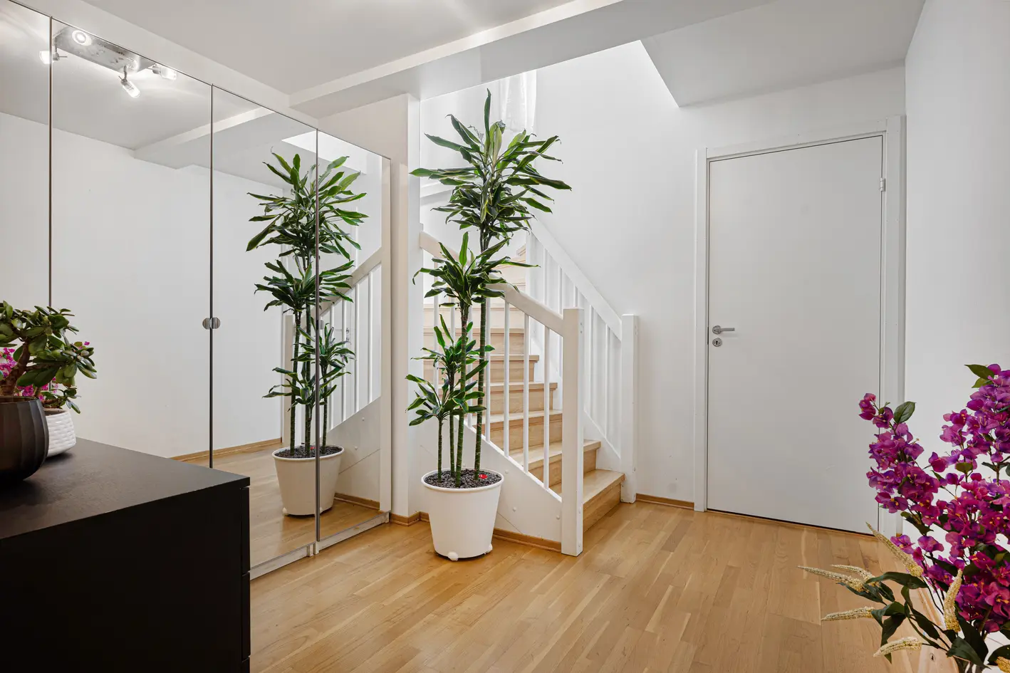 Pen 3-roms med takterrasse på 51m² | Utsikt og sol hele dagen | Heis fra garasjeplass | Varmtvann inkl. | Nærhet til alt photo 4