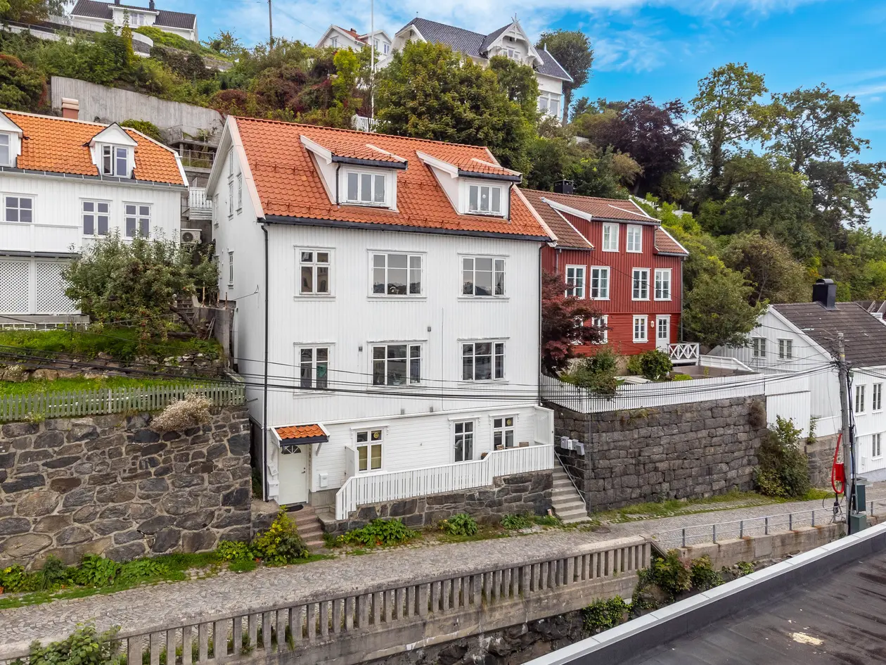 Fin leilighet i Arendal Sentrum. Beliggende i 3.etg. Utsikt til sjøen og Arendal sentrum., arendal