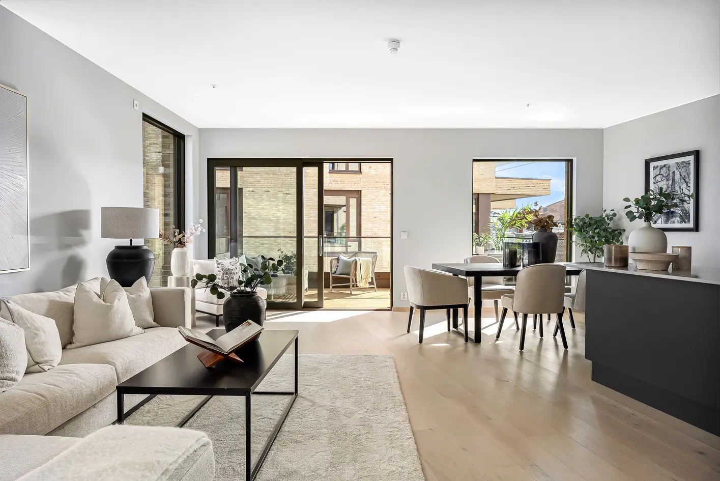 Ny og rålekker 3-roms selveier med høy standard | Garasjeplass | 12,5m² Balkong | Heis | Lys & moderne | 2 sov & 2 bad, oslo