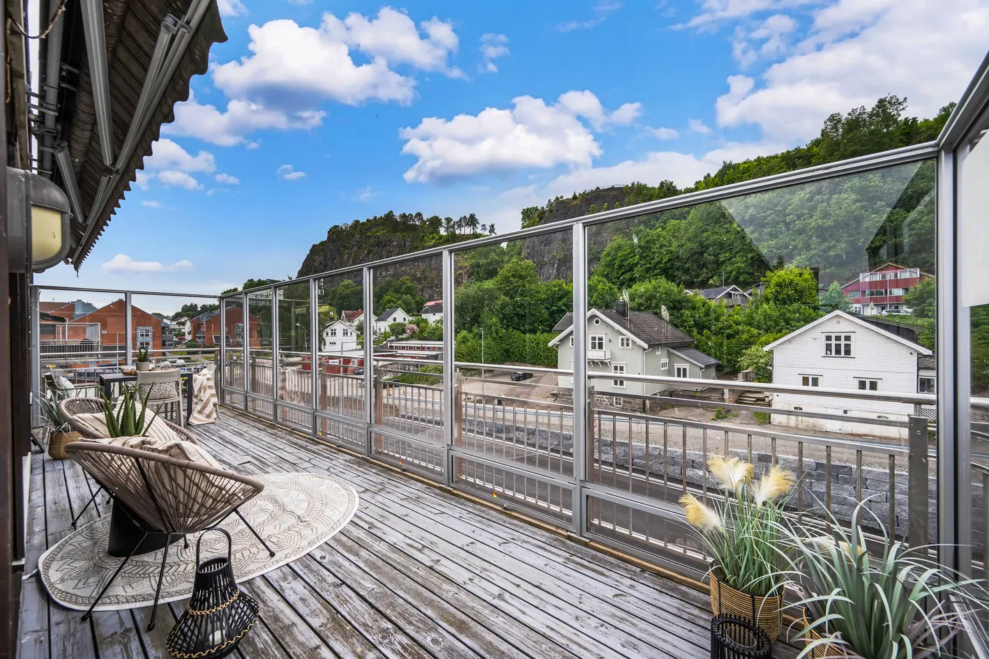 Ny pris! | Lys 3-roms selveier i 4. etasje | Stor balkong | Garasje | Heis | Midt i Holmestrand sentrum photo 2