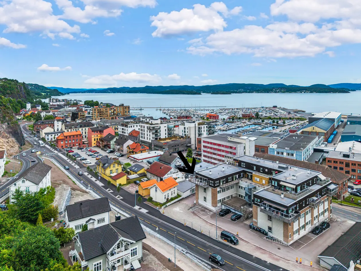 Ny pris! | Lys 3-roms selveier i 4. etasje | Stor balkong | Garasje | Heis | Midt i Holmestrand sentrum photo 3