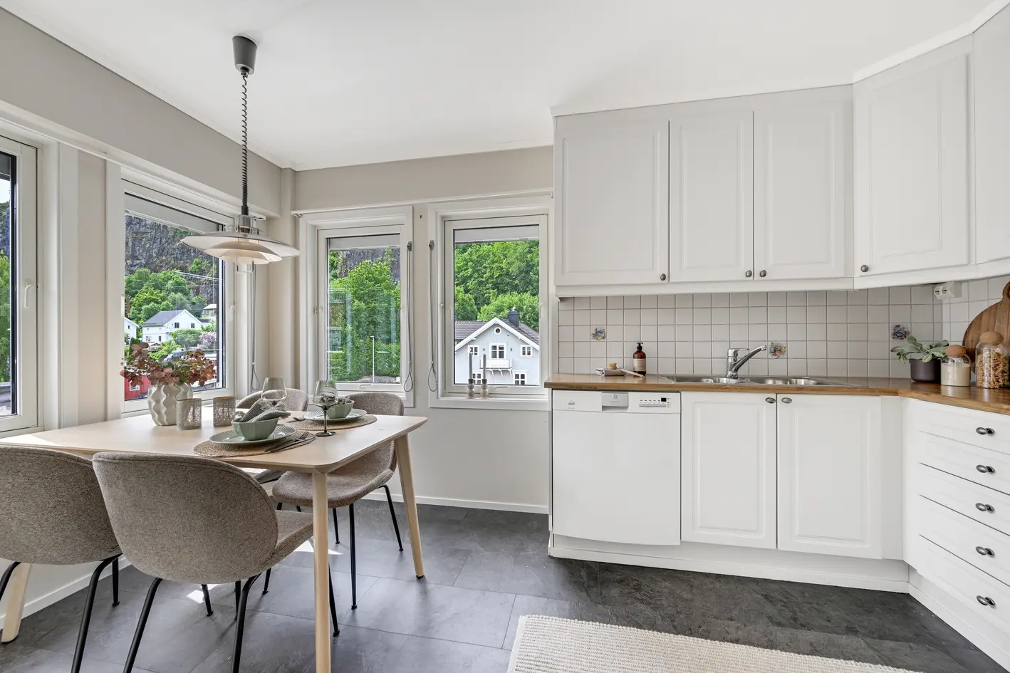 Ny pris! | Lys 3-roms selveier i 4. etasje | Stor balkong | Garasje | Heis | Midt i Holmestrand sentrum photo 4