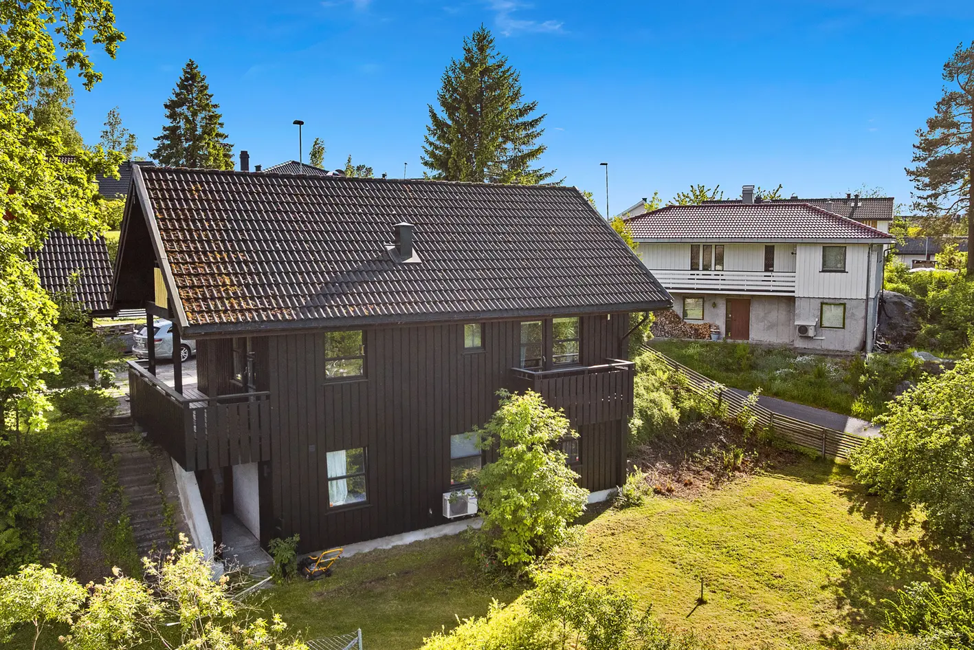Innholdsrik enebolig i etablert boligområde - 3 soverom - 2 bad - Egen inngang i underetasjen - Garasje - Varmepumpe photo 2