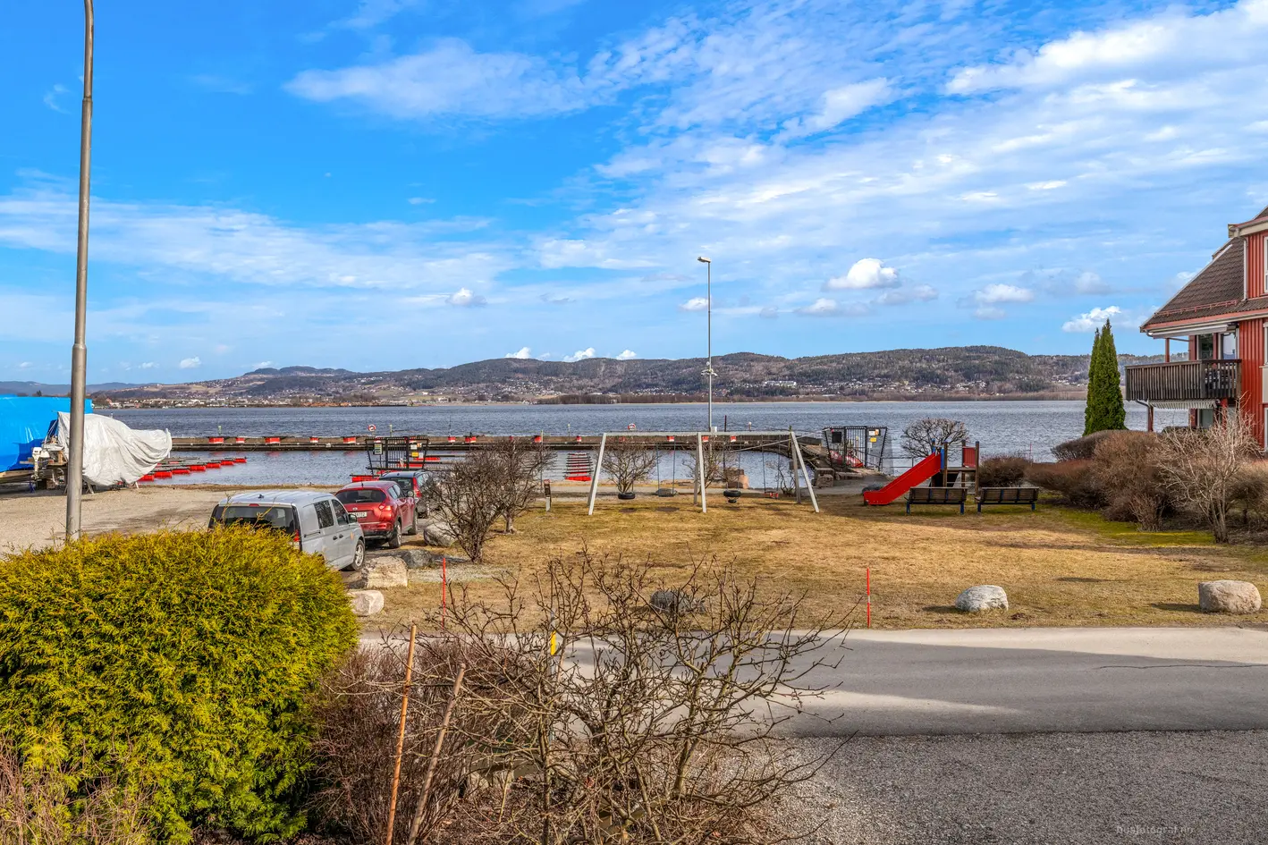 Romslig 2-roms eierleilighet i 1. etasje. Terrasse med fjordutsikt. Umiddelbar nærhet til fjorden. Oppussingsobjekt. photo 3