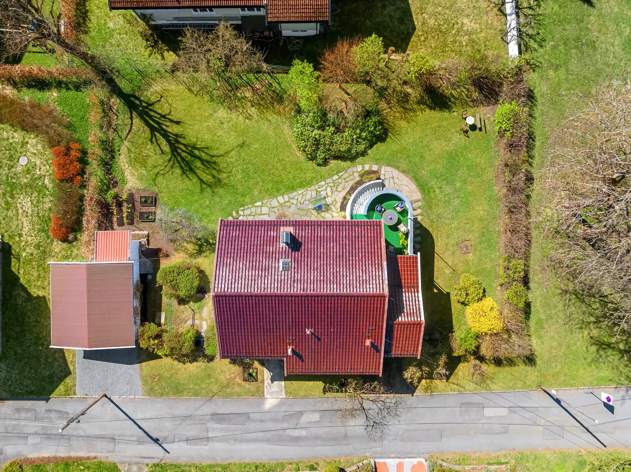 Enebolig i stille sidevei m/3 sep. innganger - 2 kjøkken - Peis - Flott solrik hjørnetomt ca 1 mål mot parkbelte-Garasje photo 5