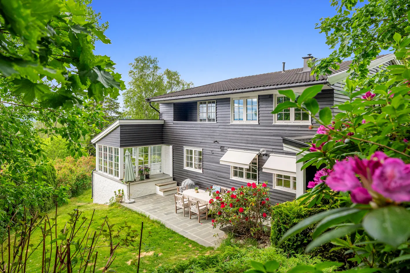 Elegant og stilfull villa tegnet av arkitekt Piene. Solrik tomt på 2,6 mål. Flott utsikt. Dobbel garasje og carport photo 3