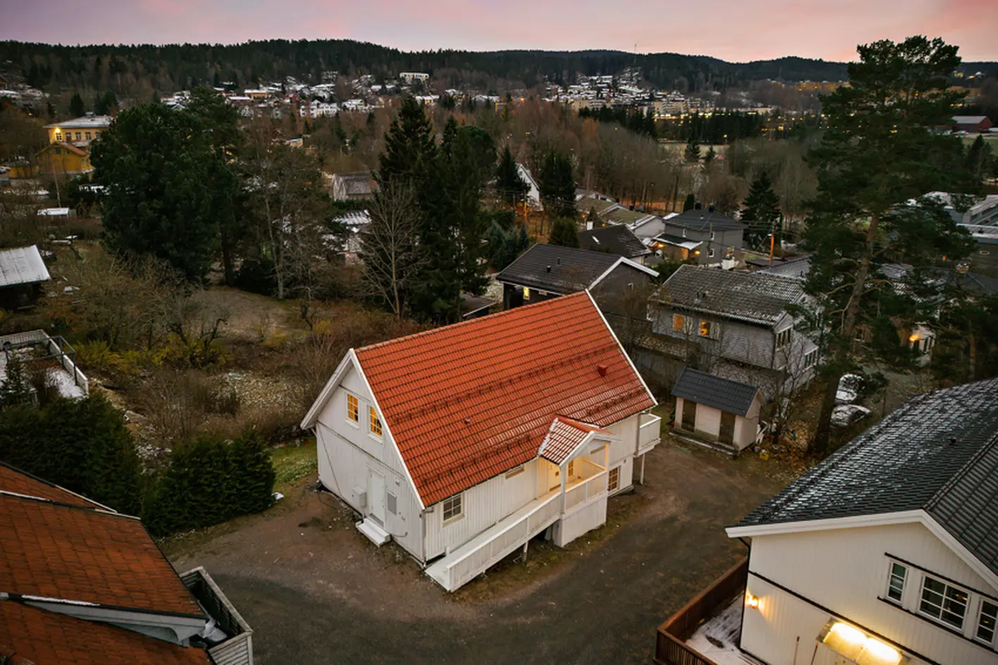 NY PRIS! Enebolig over 3 plan fra 2014 | Garasje | Godkjent søknad om bruksendring av kjeller og loft | Stort potensial! photo 2