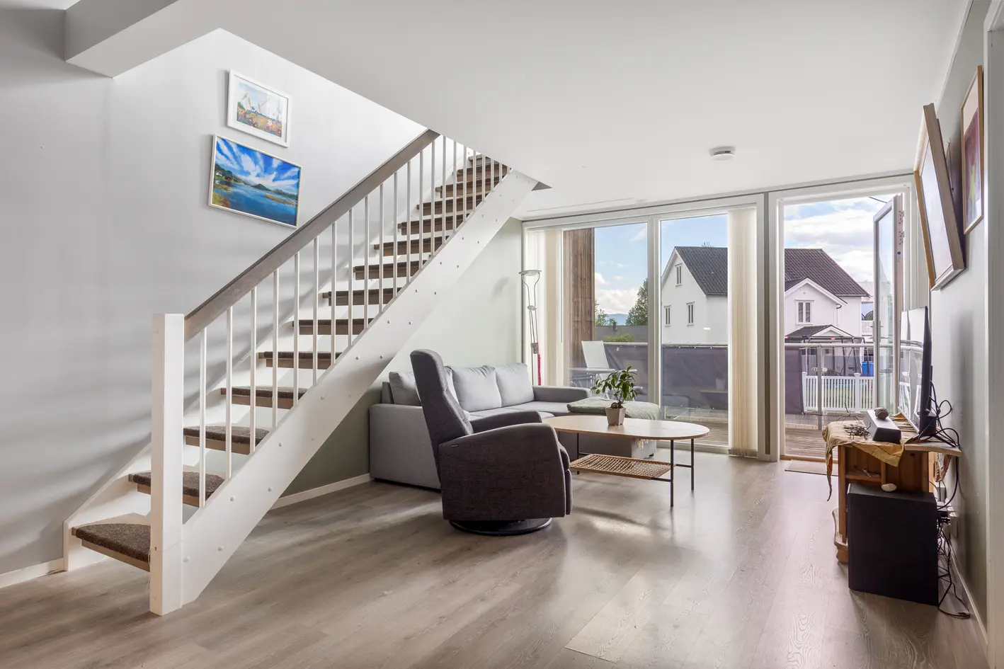 Moderne 4-roms endeleilighet over to plan | Balkong | Loftstue | Carport photo 2