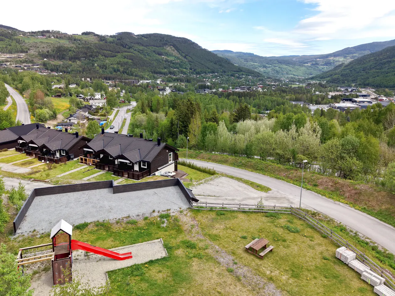Delikat og lettstelt endeleilighet i rekke med 3 soverom, 4 uteplasser og garasje. Kort vei til sentrum og skoler photo 5