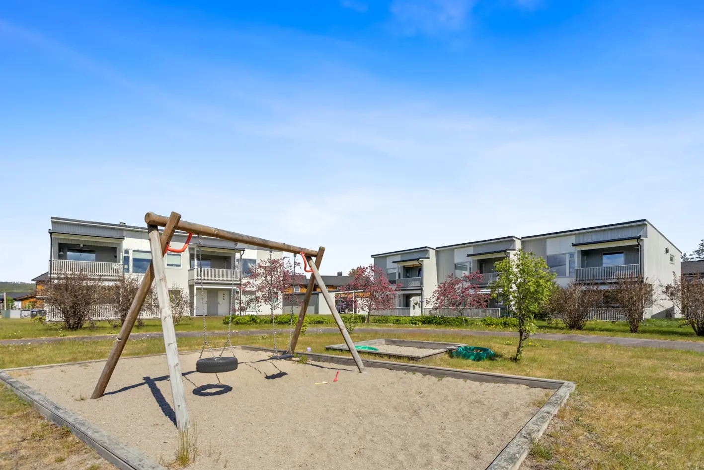 Moderne og fin 3-roms leilighet med carport og bod. Ingen fellesgjeld. Nærhet til Ydalir skole og barnehage. photo 2