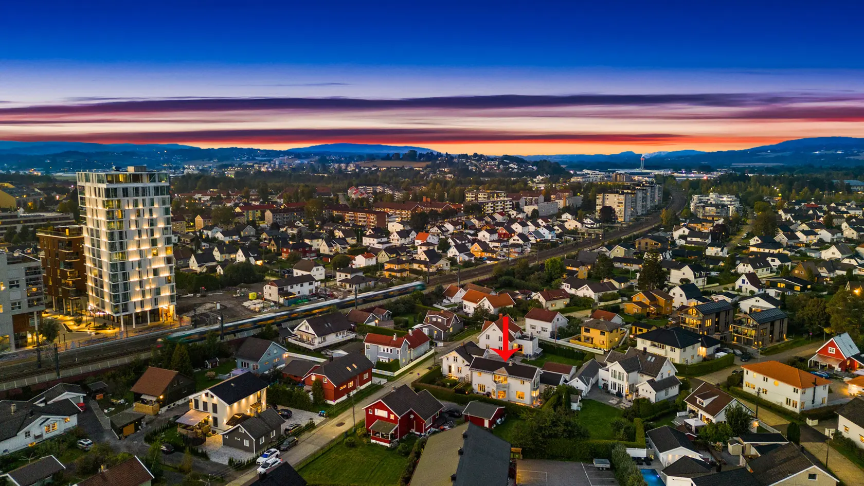Arkitekttegnet enebolig med særpreg, dobbelgarasje, egen inngang i kjeller og god standard - midt i Lillestrøm sentrum photo 5