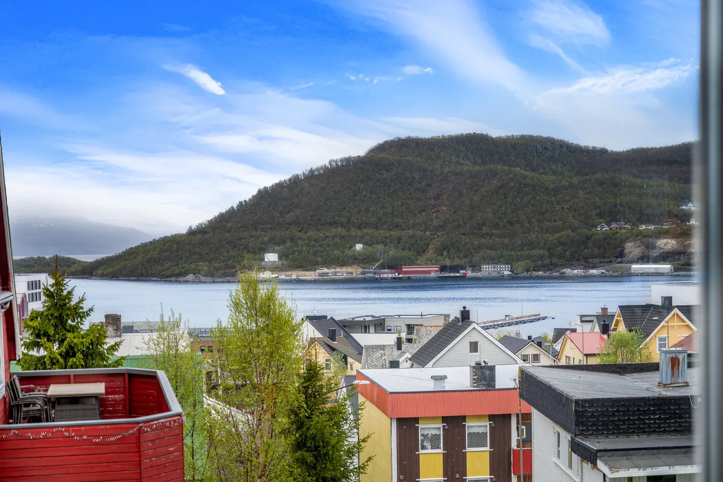 Sentral og praktisk 3-roms leilighet med terrasse | Innvendig renovert i 2005 | Rolig område | Nært alle byfasiliteter photo 3