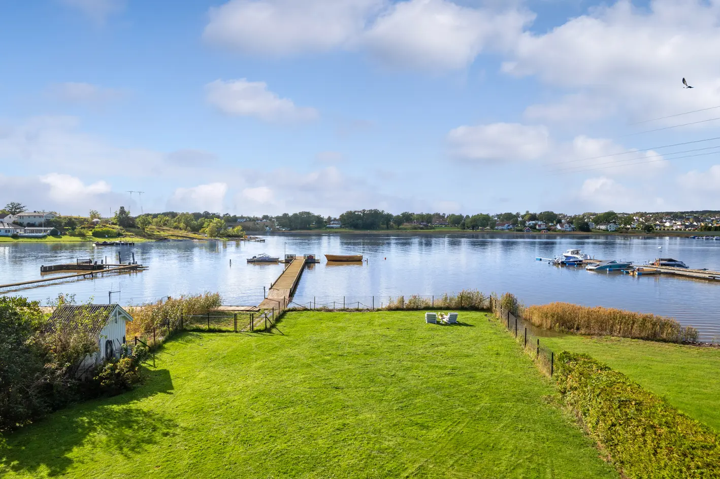 En fantastisk beliggende eiendom ned til sjøen - vestvendt med kveldssol og sjøutsikt - 2 båtplasser på felles brygge photo 4