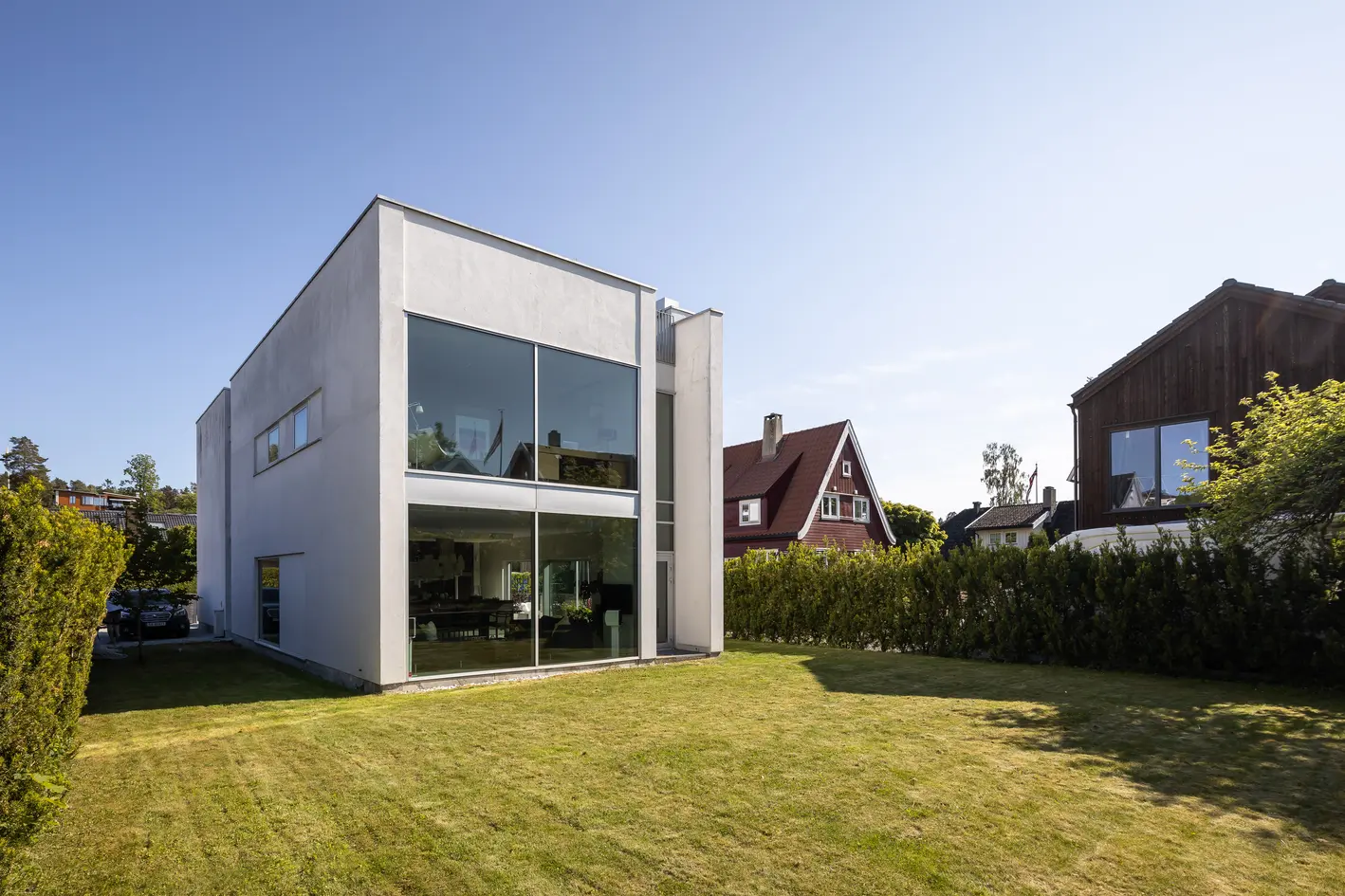 Arkitekttegnet designvilla (DARK) med skjermet hage. Solrike uteplasser og takterrasse på 105 kvm. Nært sjøen og skoler photo 3