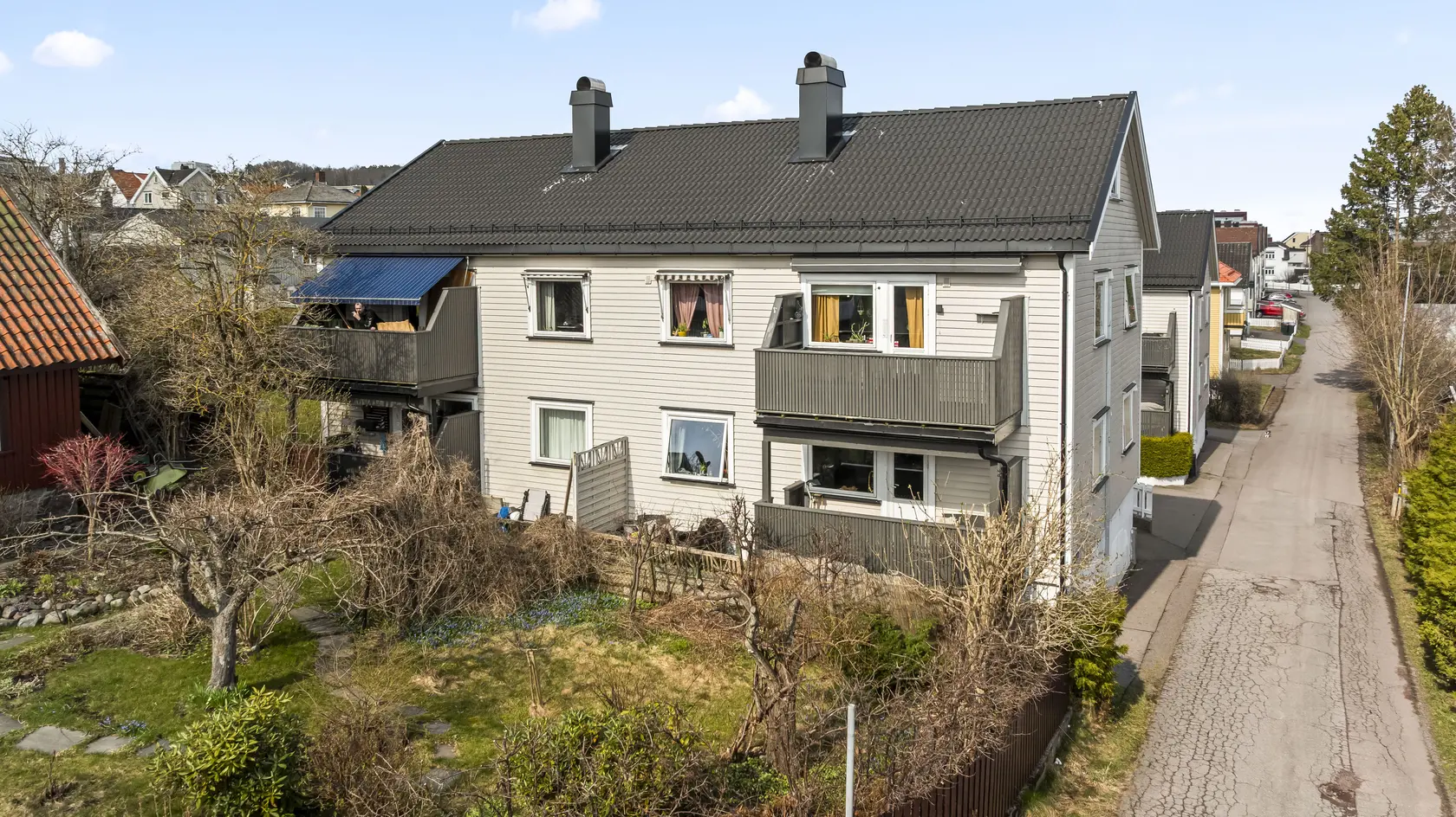 NY PRIS - 3 roms andelsleilighet - Tøft kjøkken - Høy 1. etg. - Sjøutsikt - Terrasse og uteplass - Garasje - Sentrumsnært! photo 3