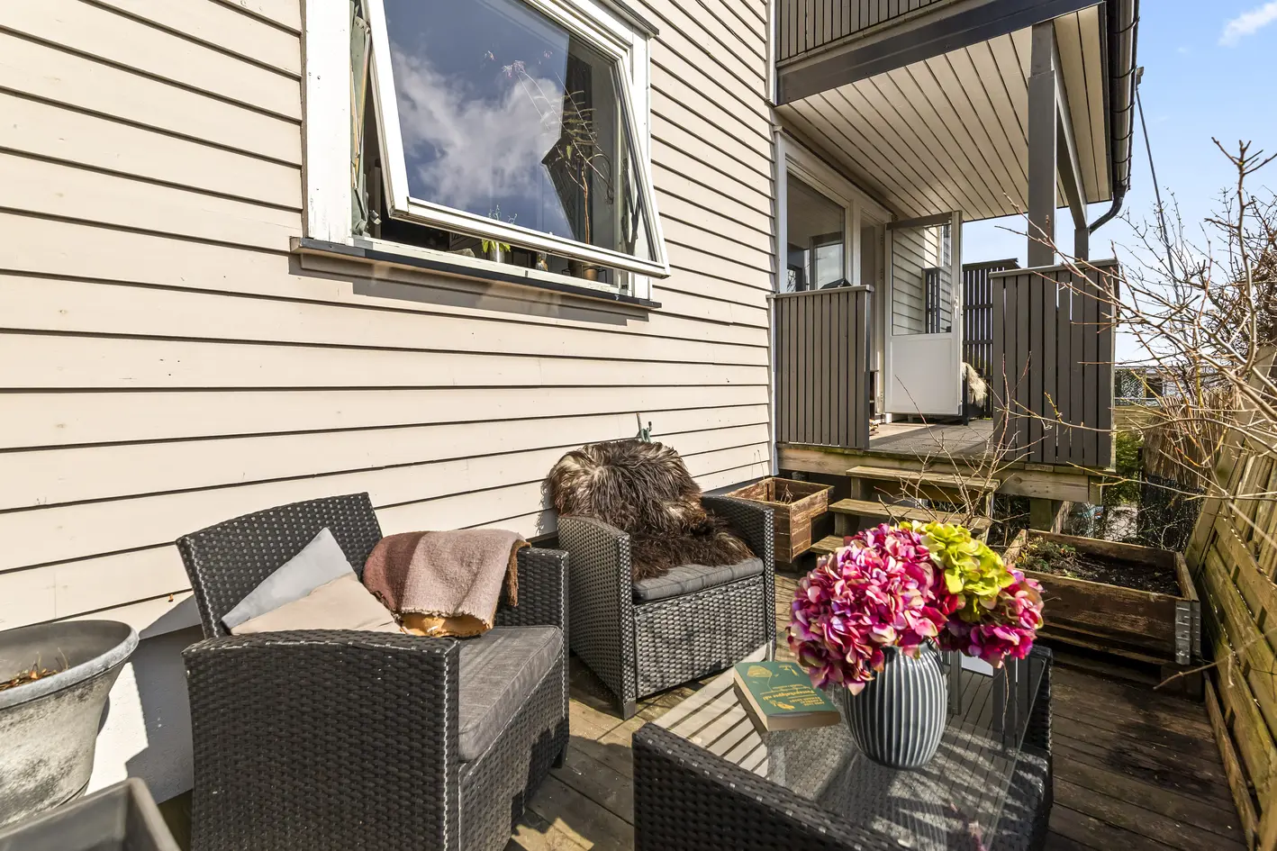 NY PRIS - 3 roms andelsleilighet - Tøft kjøkken - Høy 1. etg. - Sjøutsikt - Terrasse og uteplass - Garasje - Sentrumsnært! photo 2