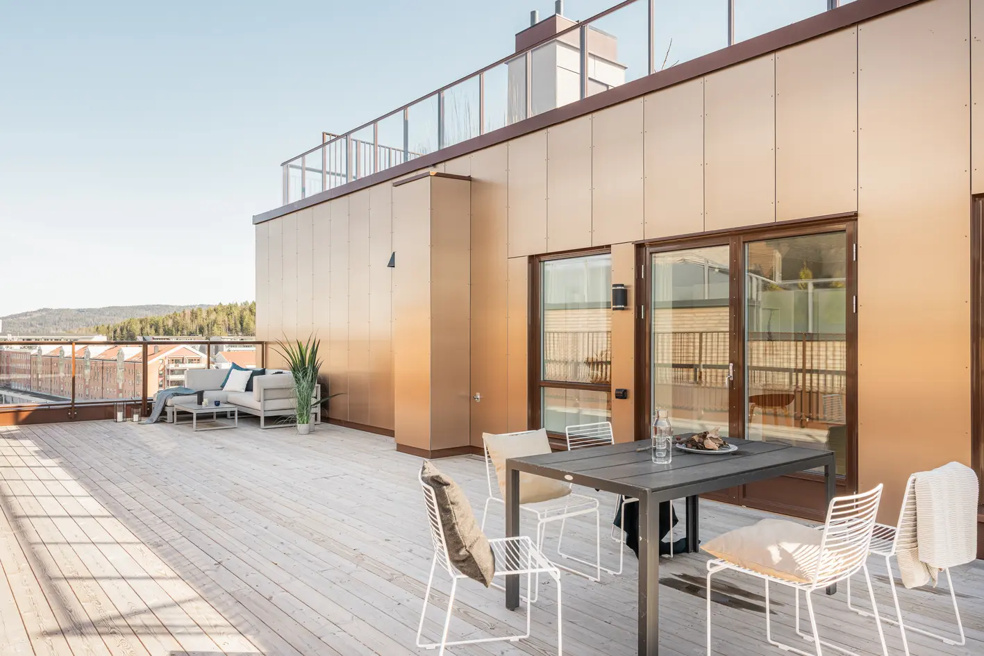 Attraktiv 4-roms penthouse fra 2021 m/privat takterrasse på 69 m²! 2 bad - Heis - Vannbåren varme - Sentral beliggenhet! photo 3