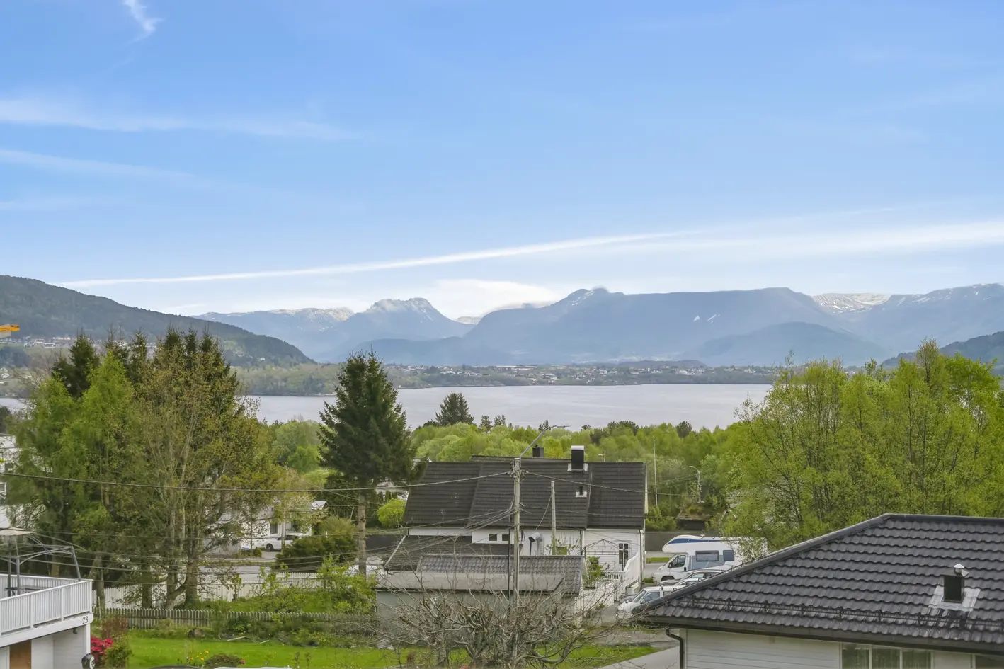 Stor enebolig med høy standard og leieinntekter på kr. 30.440 per mnd! Flott utsikt og gode solforhold i populært område photo 5
