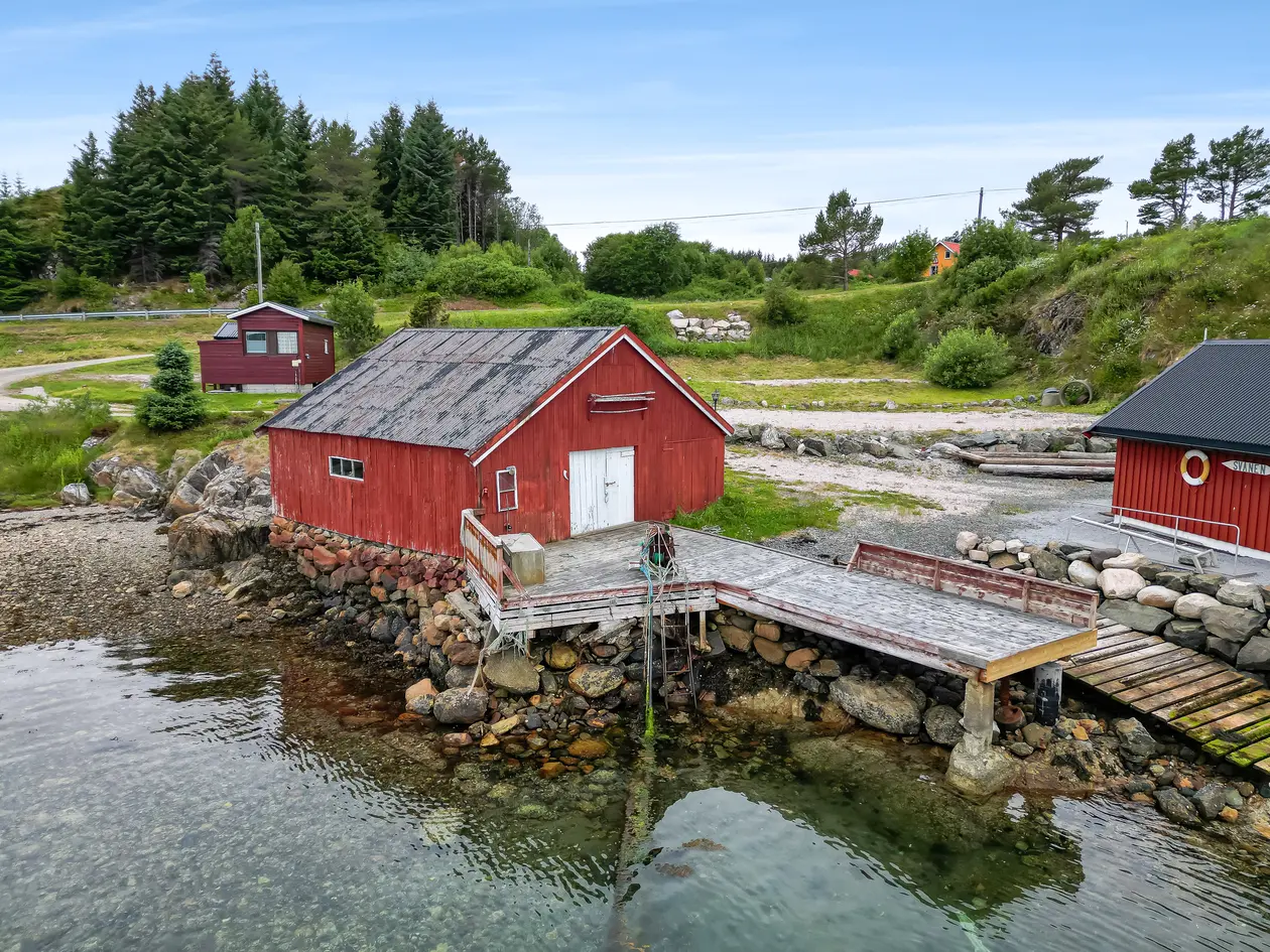 Stor eiendom med sjeldne sjørettigheter i Barmanfjorden – Mulighet for oppføring av bolig - Godkjent naust & brygge photo 2